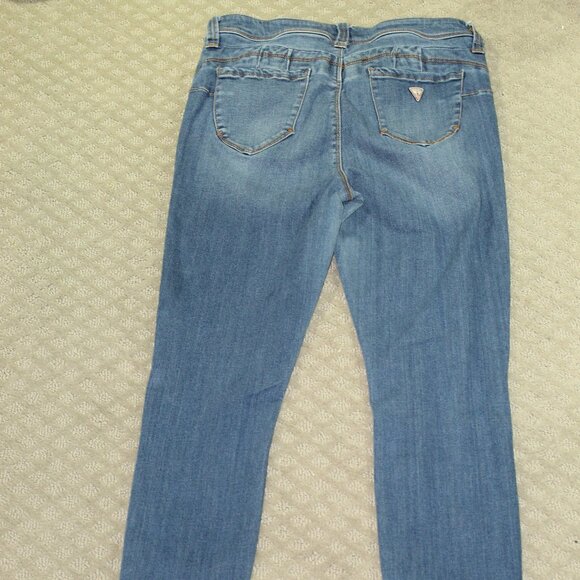 GUESS Blue Jeans Sz 30 Beyla Curvy Skinny Mid-Rise Blue Stretch Medium Wash - Picture 2 of 7